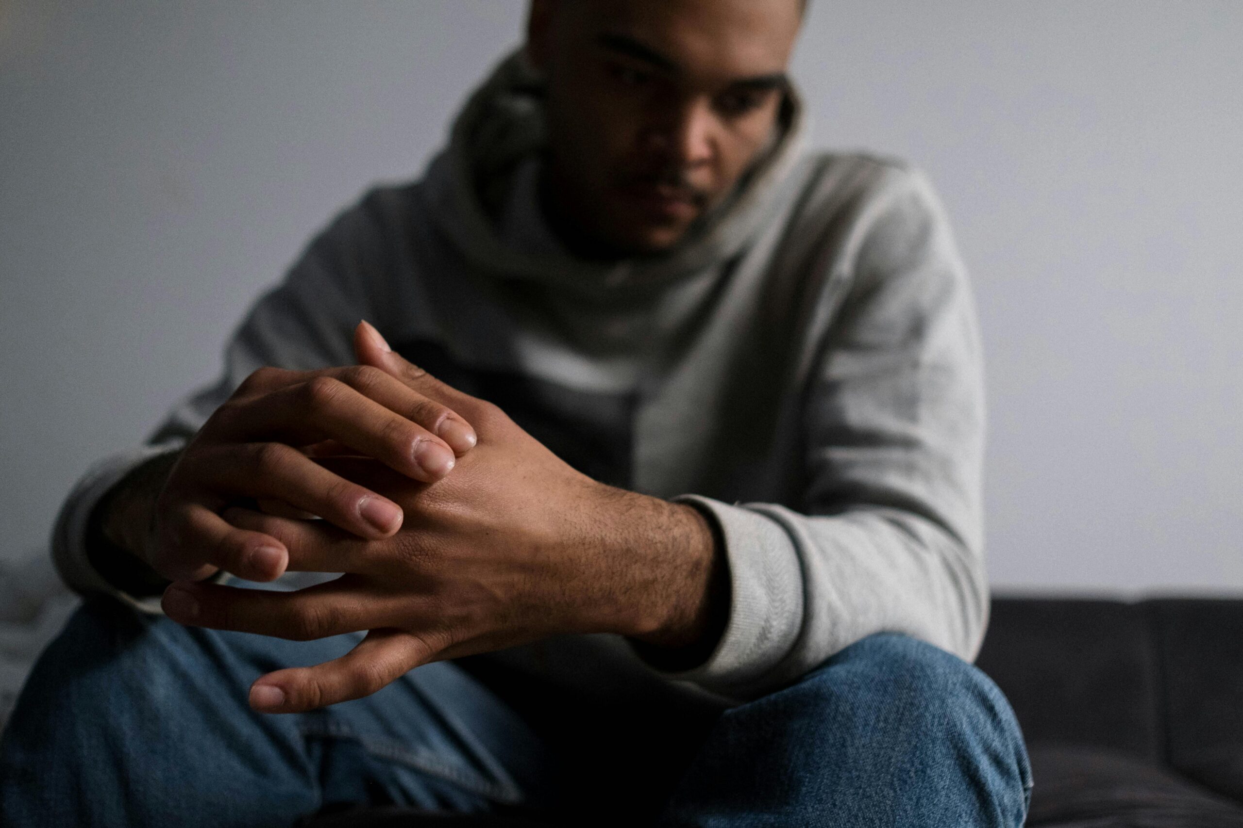 Wenn der innere Kritiker niemals schweigt – Wie ständige Selbstzweifel dein Leben bestimmen